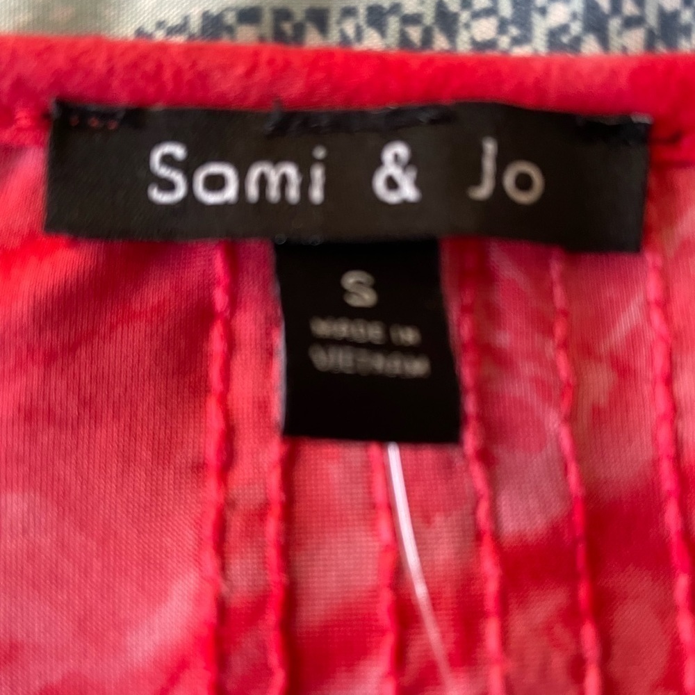 Sami& Jo red top with sequins .women’s size Small - Picture 6 of 6